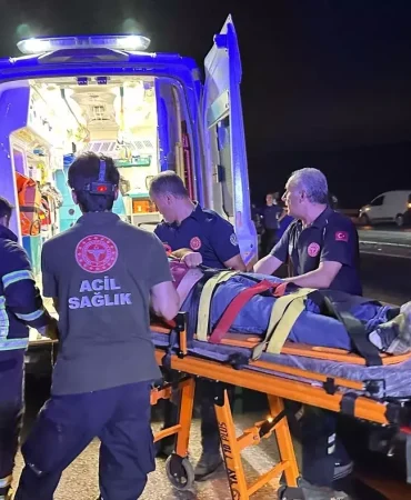 Kahta'da Otomobil Şarampole Devrildi: 2 Yaralı