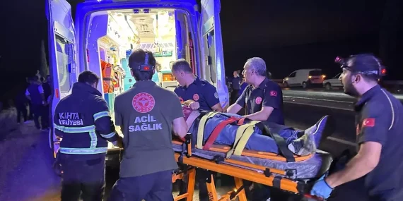 Kahta'da Otomobil Şarampole Devrildi: 2 Yaralı