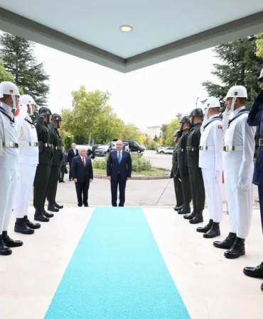 Üçlü Savunma Toplantısı Sürüyor