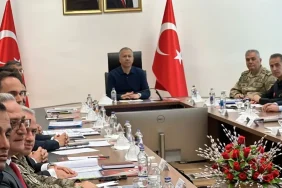 Yerlikaya'dan Hakkari'de Sınır Güvenliği Toplantısı