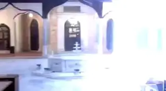 Bursa'da Yıldırım Emirsultan Camii'ne Düştü