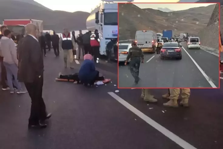 Feci kaza! Yakıt tankeri ile otomobil kafa kafaya çarpıştı