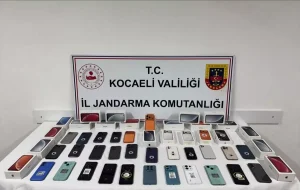 Dilovası'nda 50 Kaçak Cep Telefonu Ele Geçirildi