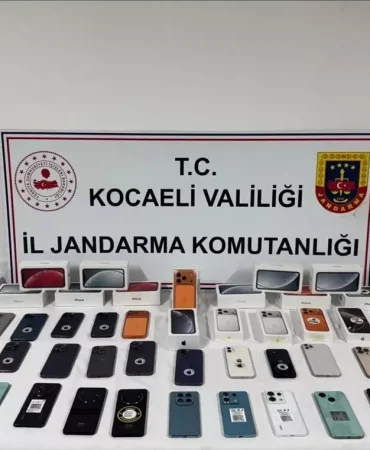 Dilovası'nda 50 Kaçak Cep Telefonu Ele Geçirildi