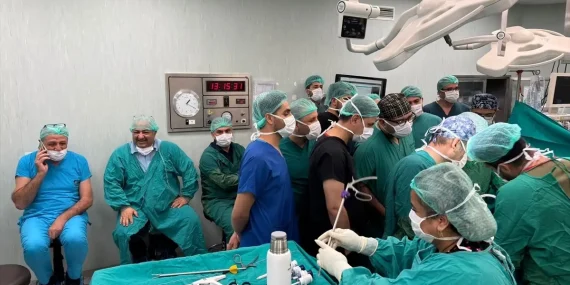 Canlı Yayında Laparoskopik Ameliyat