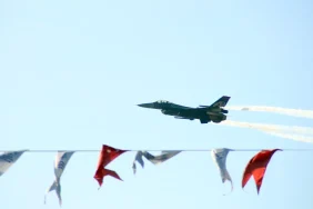 SOLOTÜRK Kayseri semalarında gösteri uçuşu yaptı