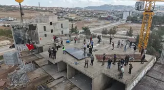 Gaziantep'te Deprem Konut Projesinde Son Kalıp Yerine Konuldu