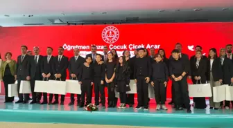 Milli Eğitim Bakanı Tekin, Hikaye Yazma Yarışmasında Ödülleri Verdi