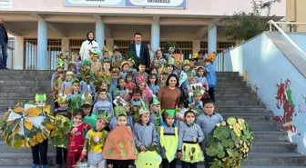 Öğrencilerden Geri Dönüşüm Defilesi: Yeşil Vatan Teması