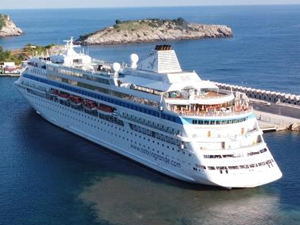 Amasra Limanı'na büyük şaşkınlık! Dev kruvaziyer şaşkına çevirdi