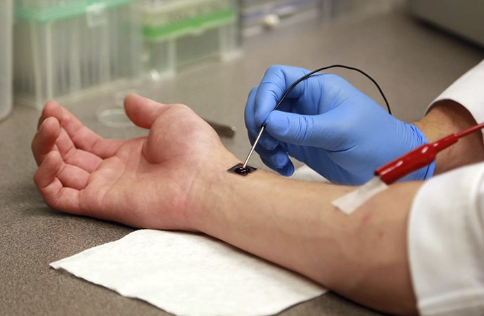 İnanılmaz ihmal! Eline yerleştirdiği mikroçipin şifresini hatırlamıyor