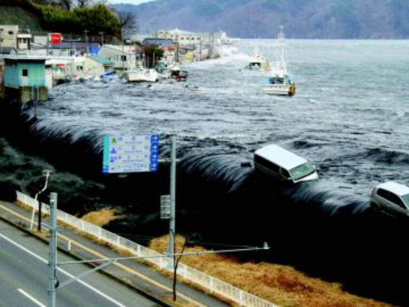 Japonya'da 7.6 büyüklüğündeki deprem telaşa neden oldu! Tsunami uyarısı yapıldı