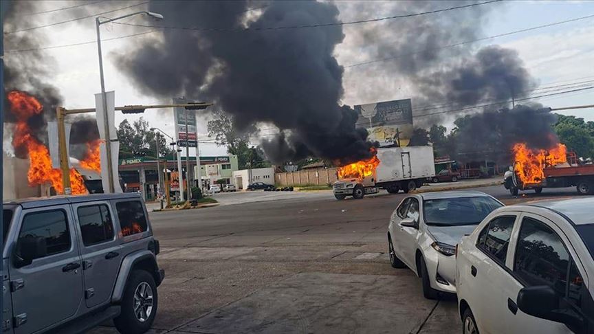 Meksika'yı ateşe veren kartel  sokağa çıkanı vururuz dedi